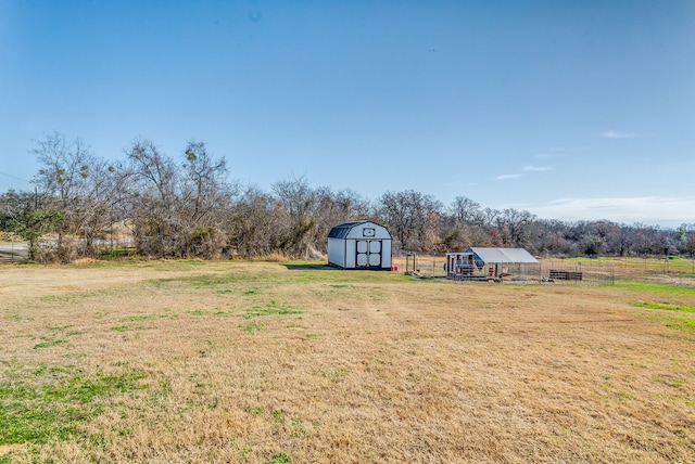 view of yard featuring a rural view and an outbuilding