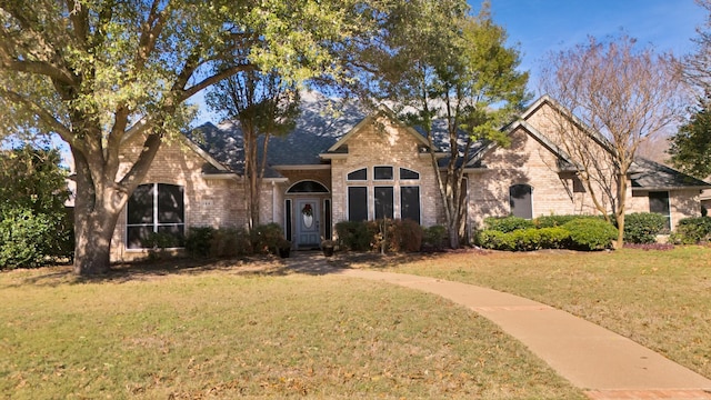 view of front of property with a front yard