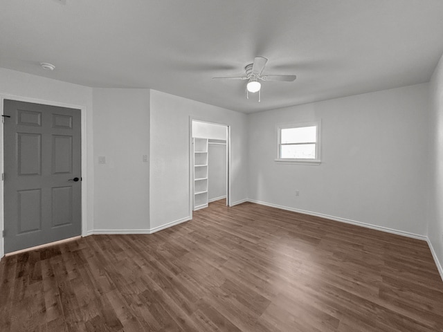 spare room featuring dark wood-type flooring and ceiling fan