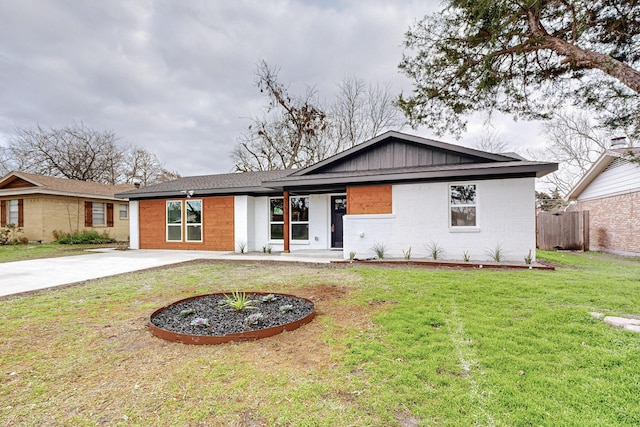 ranch-style home with a front lawn