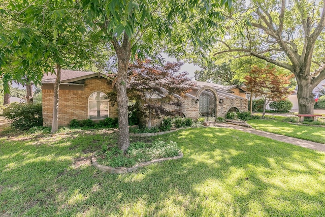 view of front of home with a front lawn