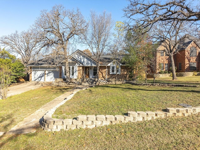 view of front of house featuring a front lawn and a garage