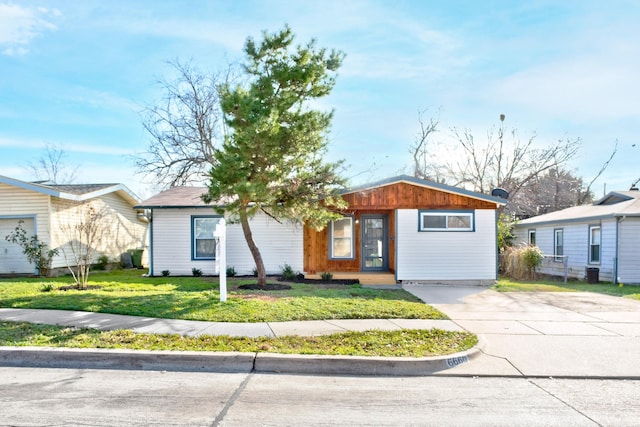 ranch-style home with a front yard