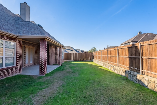 view of yard featuring a patio area