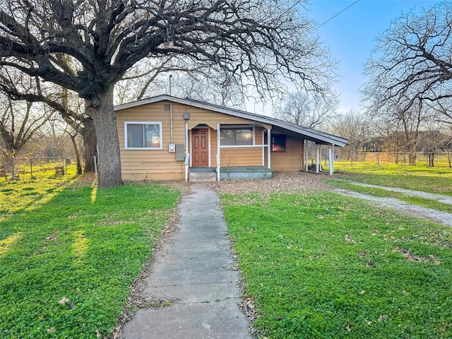 view of front of house featuring a front yard