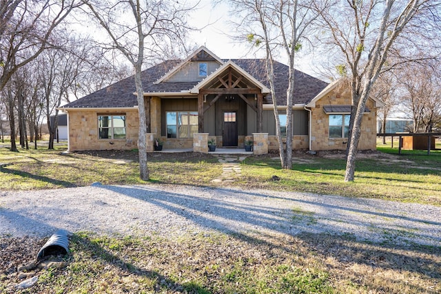 view of front of house featuring a front yard