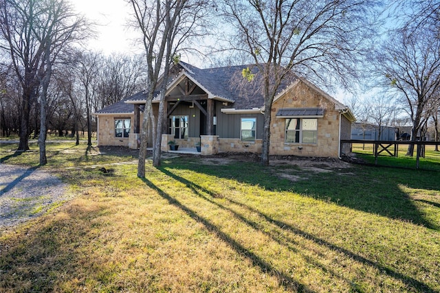 view of front of property with a front lawn