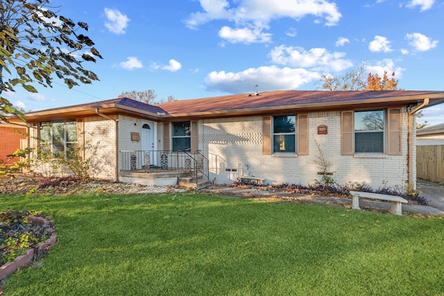 single story home featuring a front yard