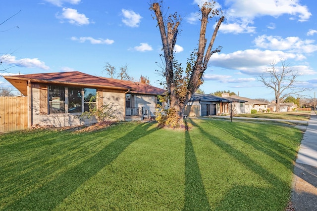 ranch-style house featuring a front yard