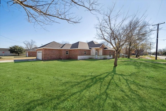 view of yard with a garage