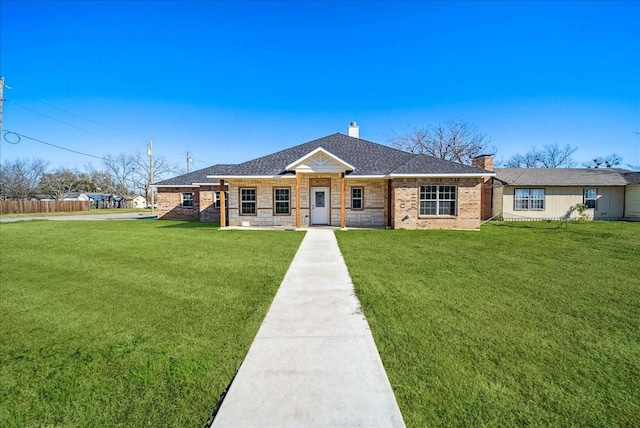 single story home with a front lawn