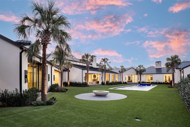 view of yard at dusk