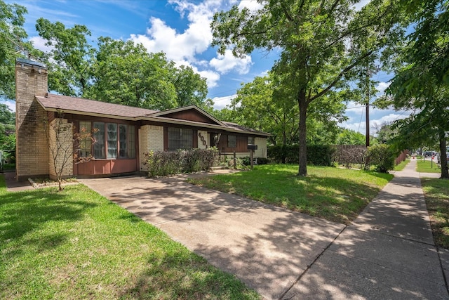 ranch-style home featuring a front yard