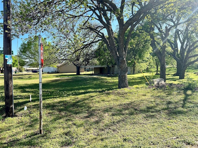 Listing photo 3 for 400 Dallas St, Nocona TX 76255