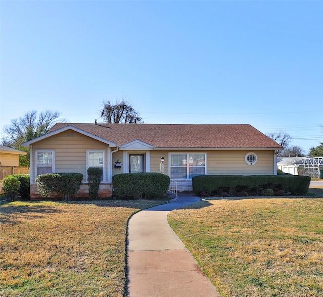 single story home with a front yard