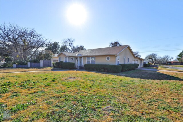 ranch-style house featuring a front lawn