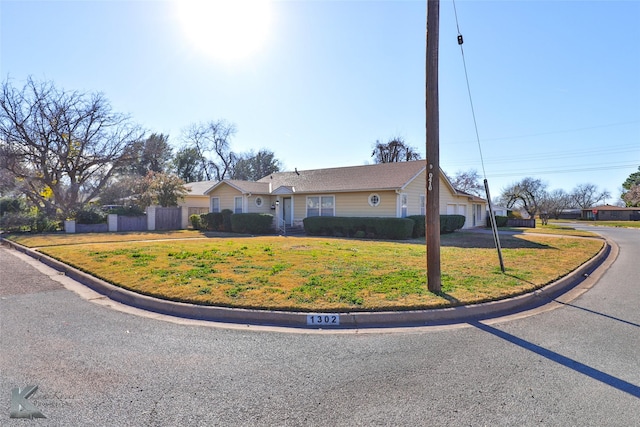 single story home featuring a front yard