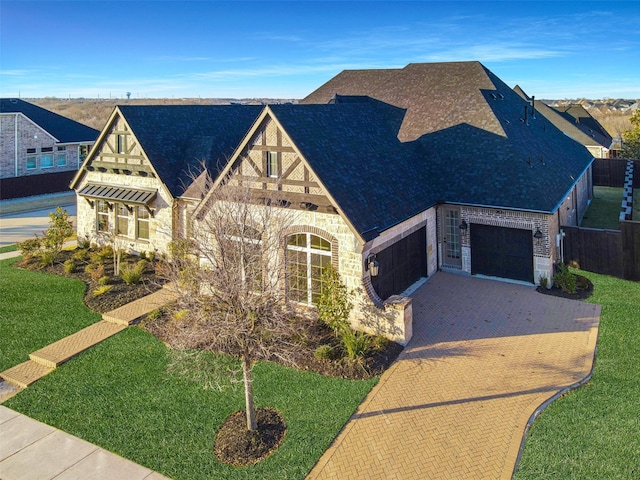 view of front facade featuring a front lawn