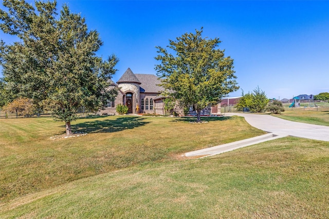 view of front of property with a front yard