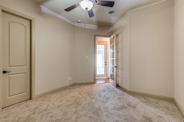 unfurnished room featuring ceiling fan and light colored carpet