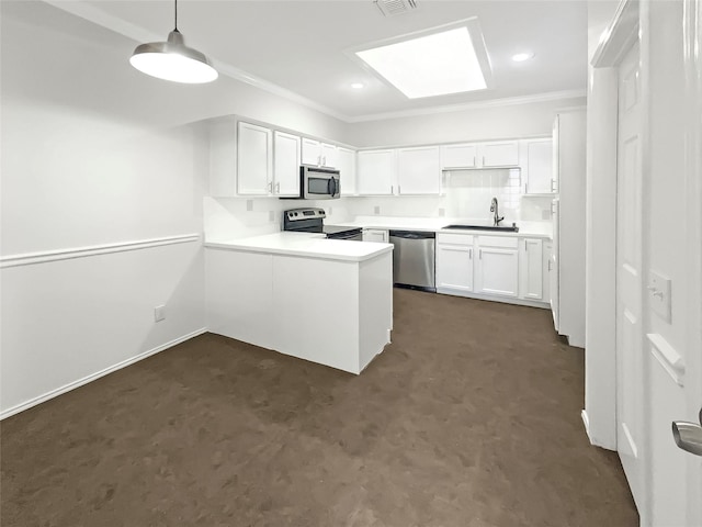 kitchen featuring white cabinetry, sink, hanging light fixtures, stainless steel appliances, and kitchen peninsula