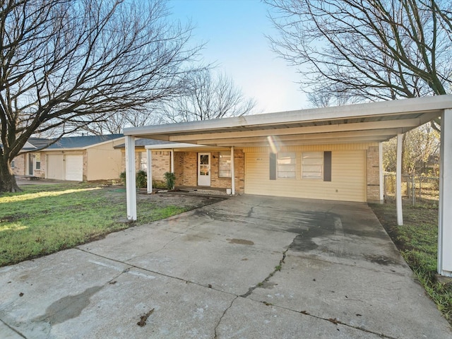 ranch-style house featuring a front lawn and a carport