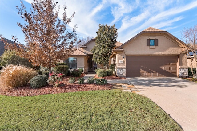 view of front of property with a front lawn