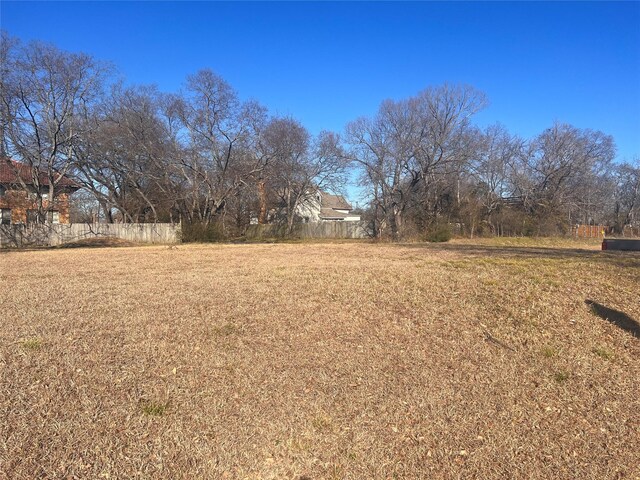 Listing photo 3 for 600 W Sam Rayburn Dr, Bonham TX 75418