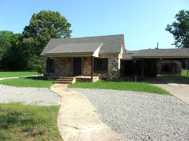 ranch-style house featuring a front yard and a carport