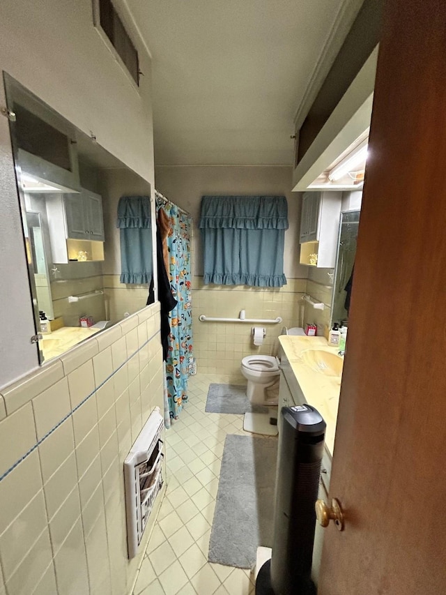 1721 Cooper Dr, Irving, TX 75061 - full bath with tile patterned flooring, toilet, a wainscoted wall, tile walls, and heating unit