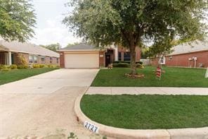 view of front facade featuring a garage and a front lawn