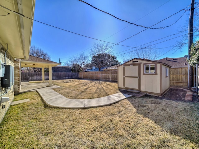 view of yard with a storage shed