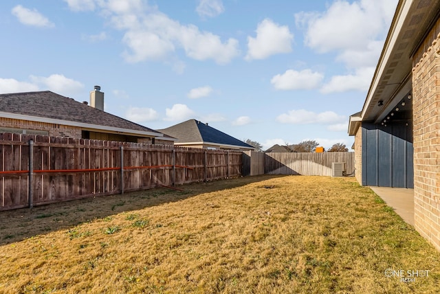 view of yard featuring central AC unit