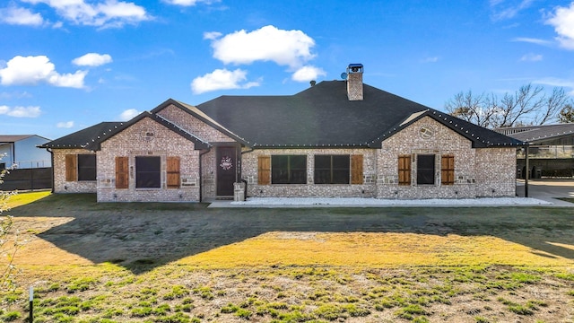 view of front of property with a front lawn