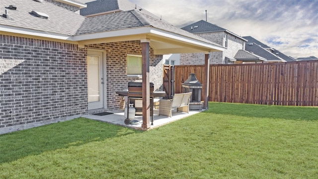 view of yard featuring a patio