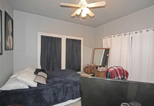 bedroom featuring ceiling fan