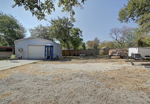 view of yard featuring an outdoor structure and a garage