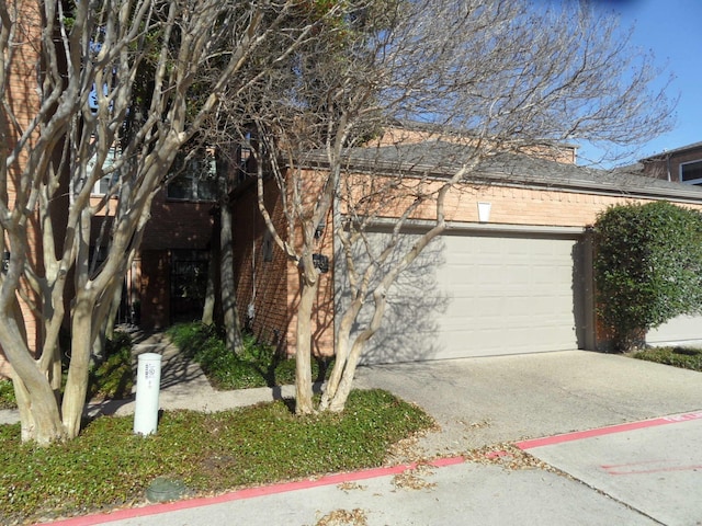 view of front facade featuring a garage