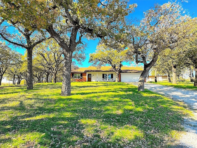 single story home featuring a front yard