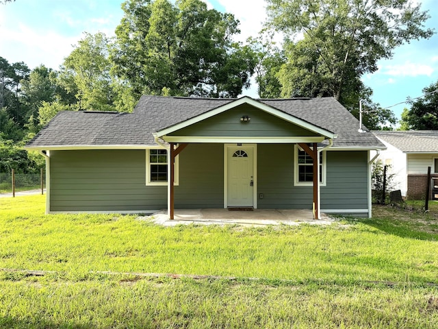 ranch-style home featuring a front yard