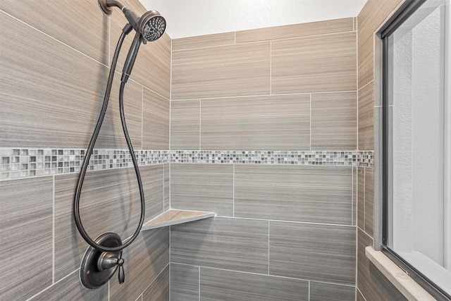 room details featuring tiled shower