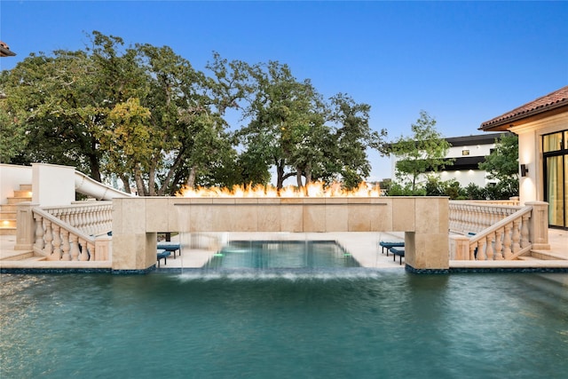 view of swimming pool