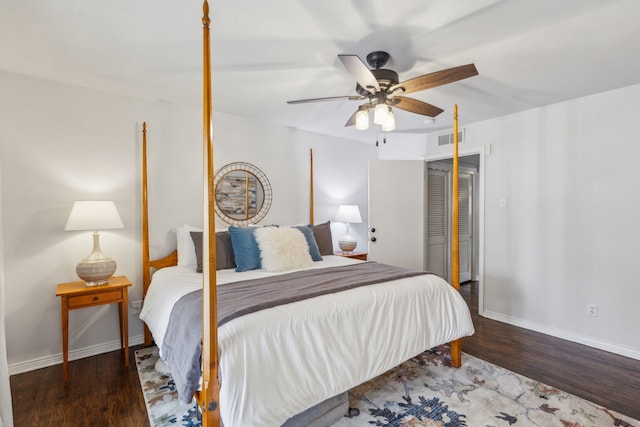 bedroom featuring ceiling fan, dark hardwood / wood-style flooring, and a closet