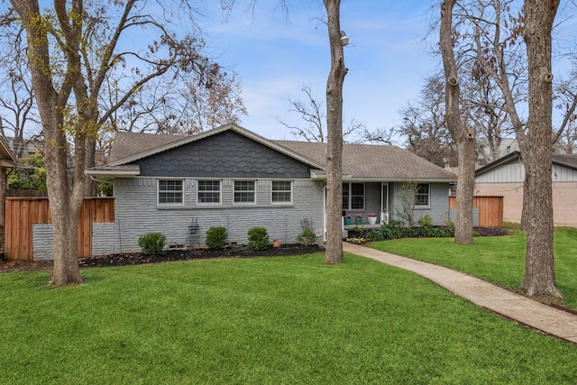 single story home with a front yard