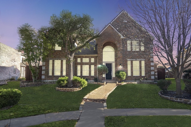 view of front of home featuring a yard