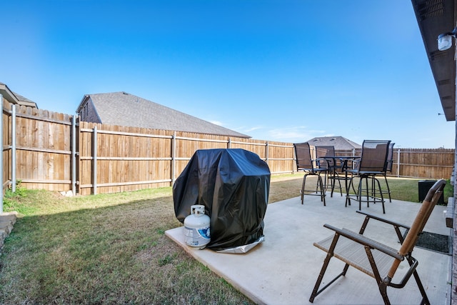 view of yard featuring a patio