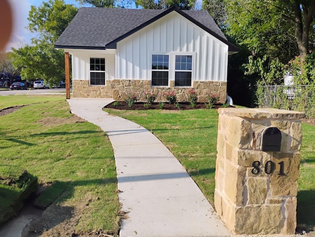 view of front of property with a front lawn