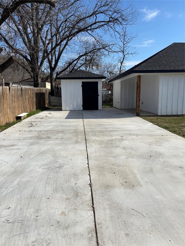 exterior space featuring a storage shed