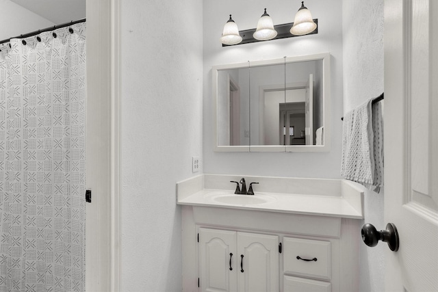 bathroom with a shower with curtain and vanity