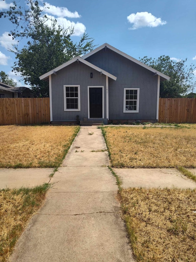 ranch-style home with a front yard